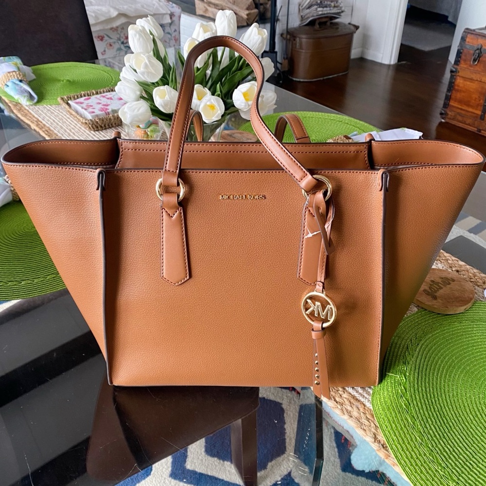 👜 MICHAEL KORS TAN LEATHER LARGE KRIS LUGGAGE TOTE!